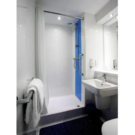 Travelodge Anchor Road Бристоль