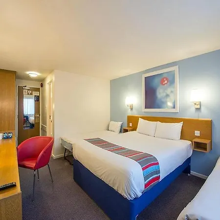 Travelodge Anchor Road 3*