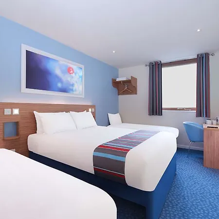 Отель Travelodge Anchor Road 3*