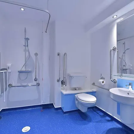 Travelodge Anchor Road Отель 3*