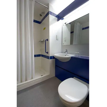 Travelodge Anchor Road 3* Бристоль