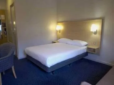 Travelodge Anchor Road 3*