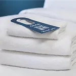 Travelodge Anchor Road Готель