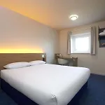 Travelodge Anchor Road Готель 3*
