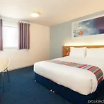 Travelodge Anchor Road Готель Бристоль