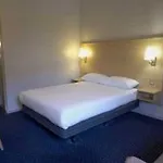 Travelodge Anchor Road 3*