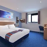 Travelodge Anchor Road Готель Бристоль