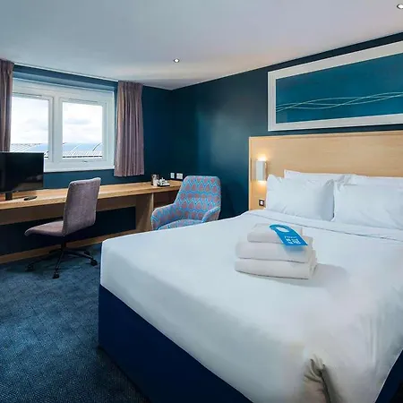 Travelodge Anchor Road 3*