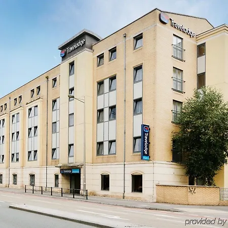 Travelodge Anchor Road מלון 3*