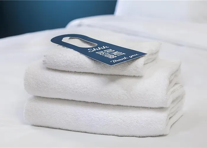 Travelodge Anchor Road Готель