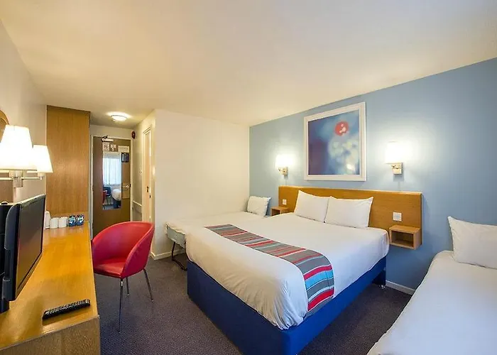 Travelodge Anchor Road 3*