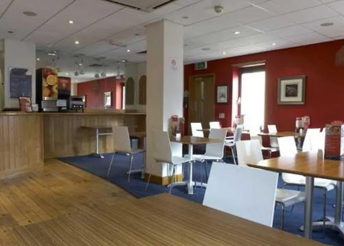 Travelodge Anchor Road 3* Бристоль