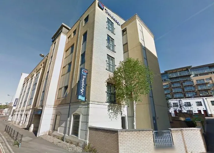 Travelodge Anchor Road Готель