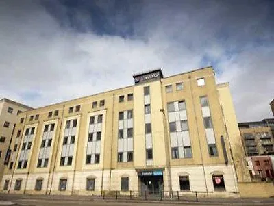 Отель Travelodge Anchor Road 3*