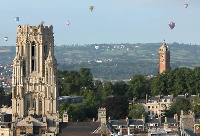 Travelodge Anchor Road 3* Бристоль