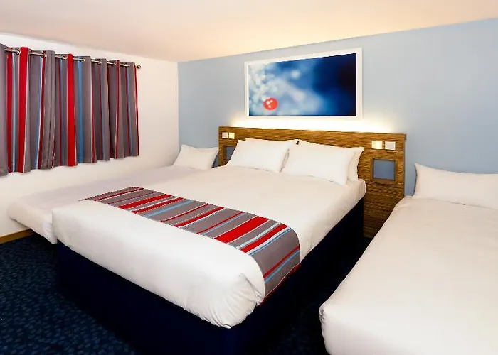 Travelodge Anchor Road Готель 3*