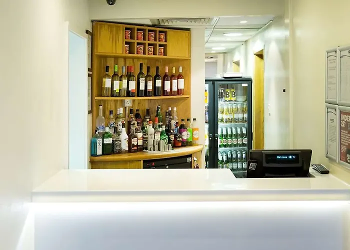 Travelodge Anchor Road Готель 3*