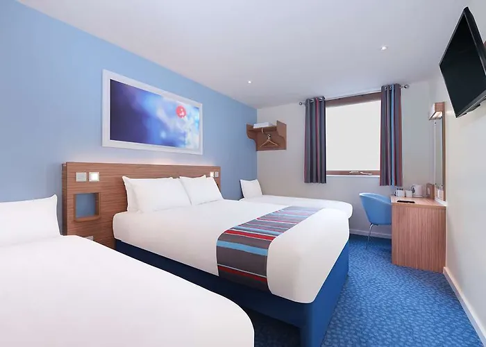 Отель Travelodge Anchor Road 3*