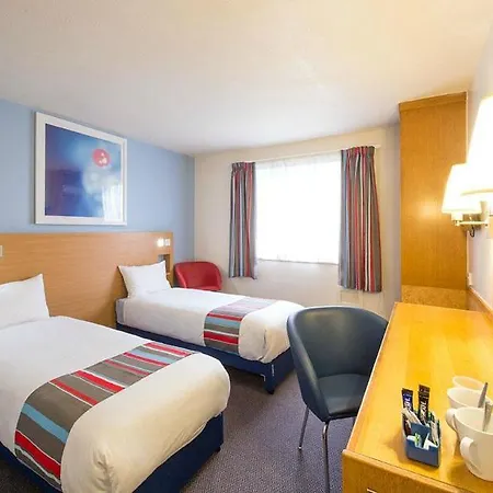 Travelodge Anchor Road 3*